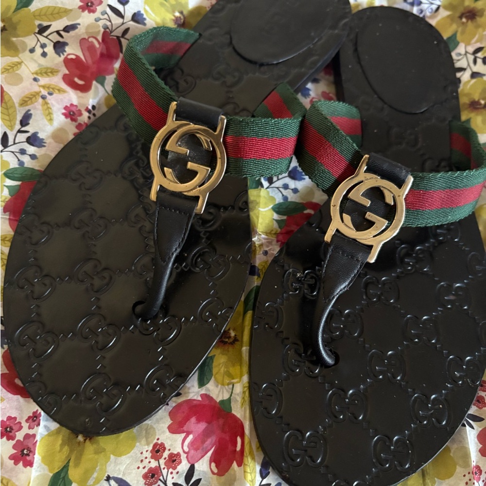 Gucci Lifford GG Web Size 8 Black Sandals with Red and Green Thong Straps Shoes